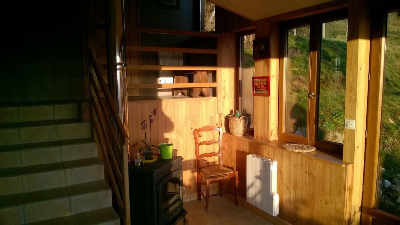 Gite " Oree Des Bois" Vertolaye Exterior photo